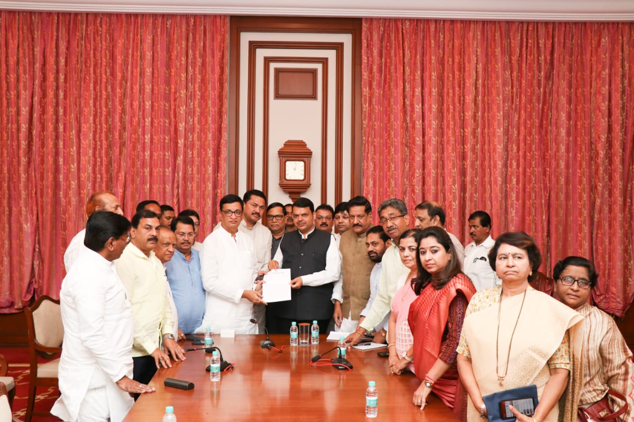 पूरग्रस्त शेतकऱ्यांना संपूर्ण कर्जमाफी अन् हेक्टरी ६० हजार मदत द्या, काँग्रेस शिष्टमंडळाने घेतली मुख्यमंत्र्यांची भेट!