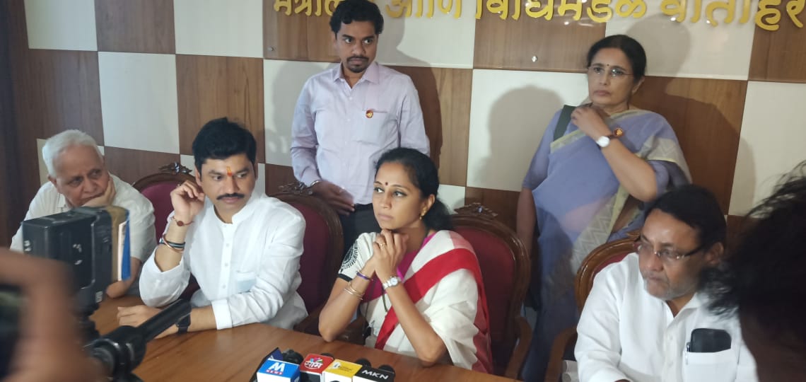 सरकारला महाराष्ट्रातील संकटाशी काही देणं घेणं नाही – धनंजय मुंडे सरकारला महाराष्ट्रातील संकटाशी काही देणं घेणं नाही – धनंजय मुंडे