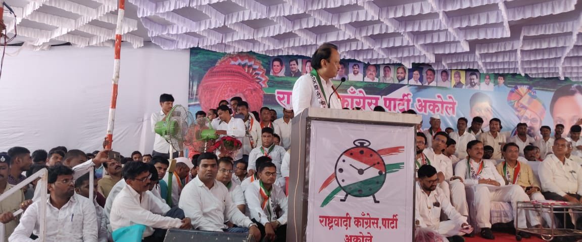 तीन तीन वर्षे यांच्या काकांनी कर्जमाफी दिलीय का ?, माझ्या काकानं एका झटक्यात  दिली – अजित पवार