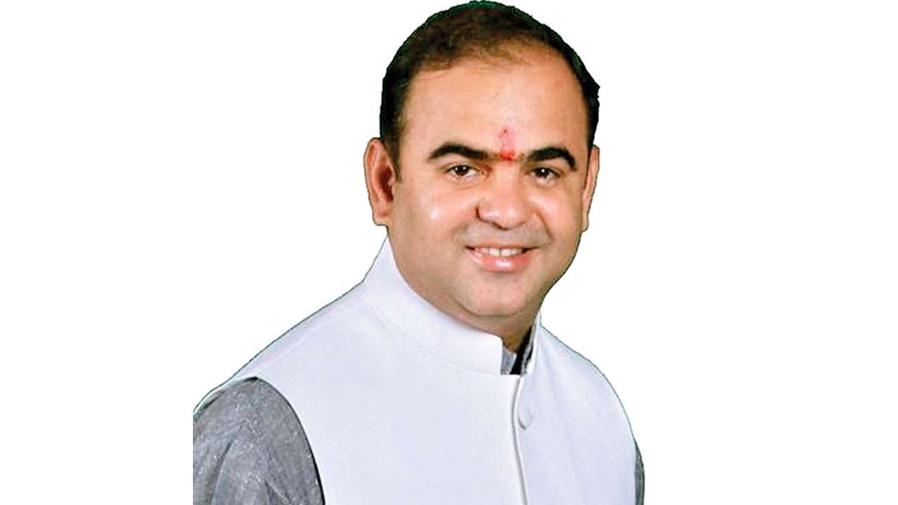 शिवाजी महाराजांच्या किल्ल्ल्यांना हात लावणार नाही – जयकुमार रावल