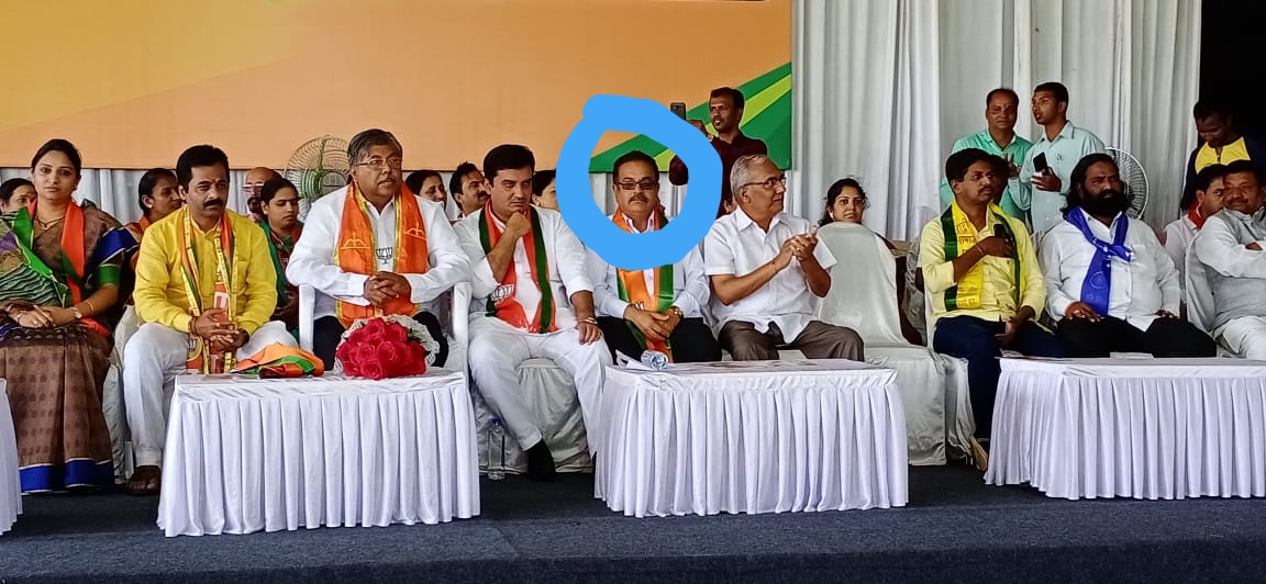 राजू शेट्टींना आणखी एक धक्का, आणखी एका नेत्यानं सोडली साथ!