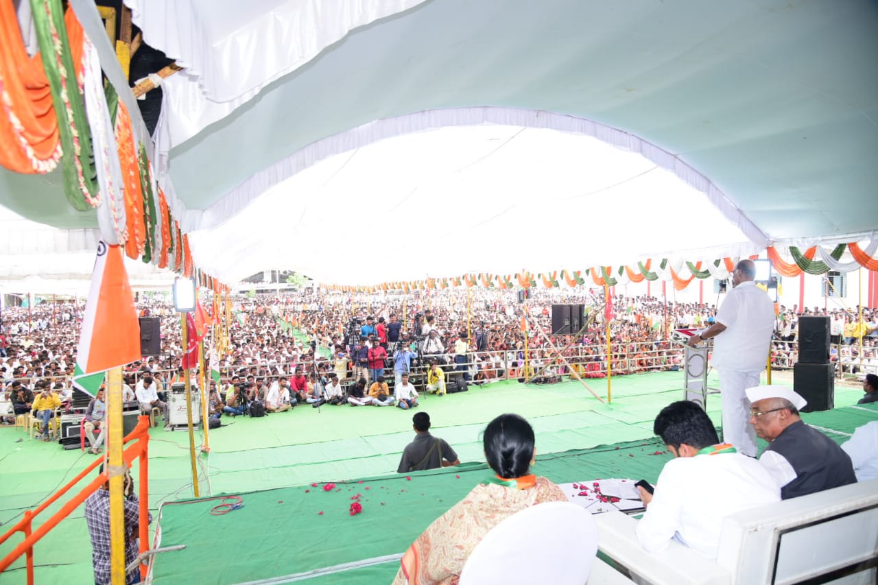 तेव्हा भाजप नेत्यांचे हसू येते, शरद पवारांचा पलटवार !