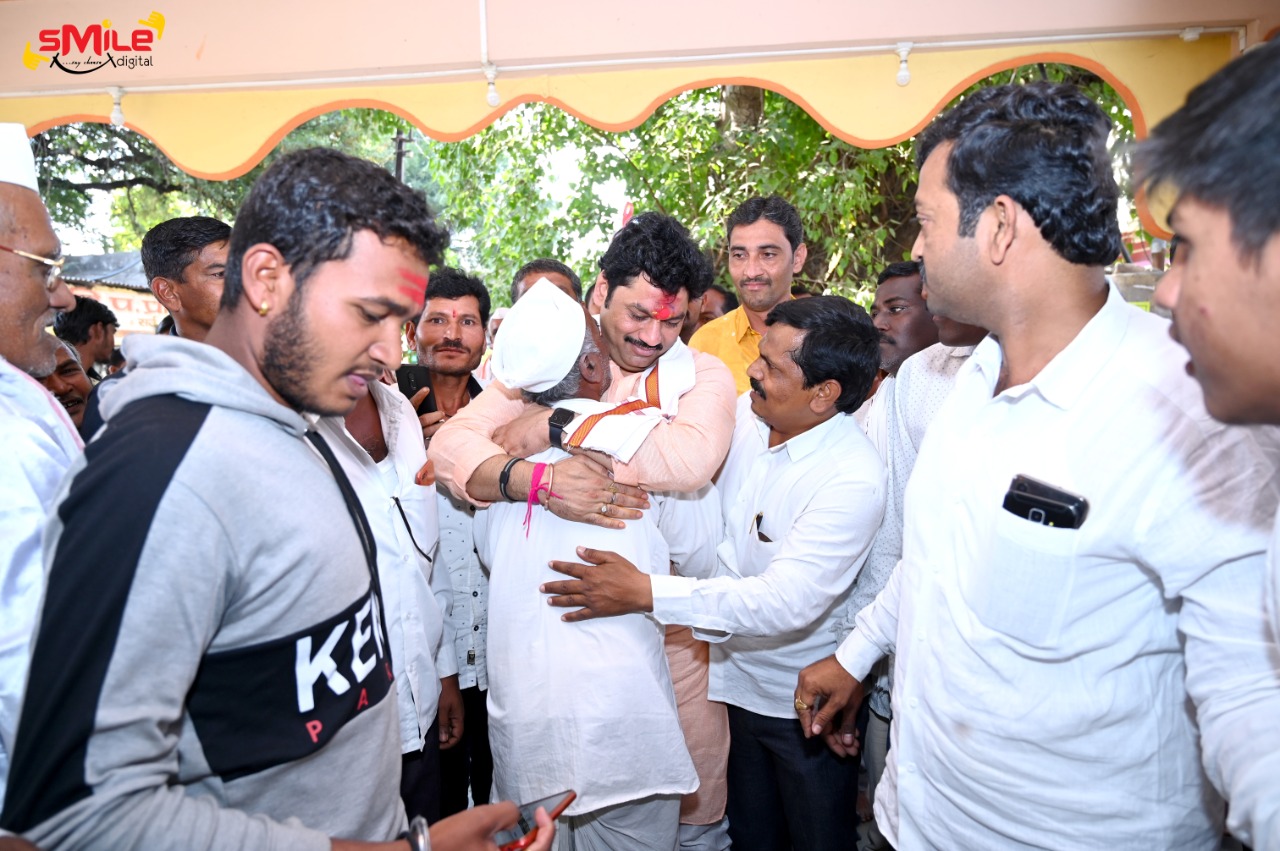 नाथरा या जन्मगावात, धनंजय मुंडेंचे जोरदार स्वागत,जुन्या आठवांणींना दिला उजाळा!