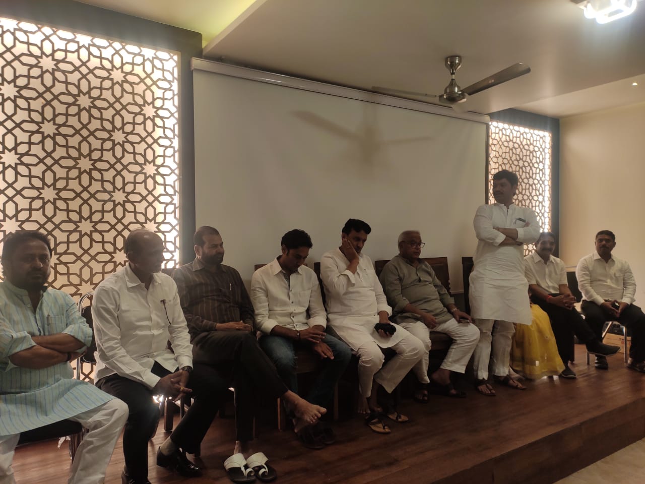 बीड जिल्हा परिषदेवर धनंजय मुंडेंचा पुन्हा वरचष्मा, चारही विषय सभापतींची बिनविरोध निवडी !