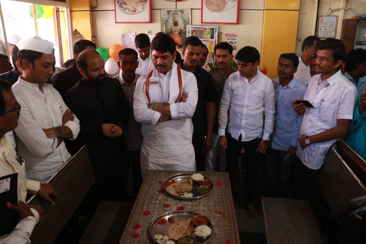 बीडमध्ये शिवभोजन योजनेचा पालकमंत्री धनंजय मुंडेंच्या हस्ते शुभारंभ ! VIDEO