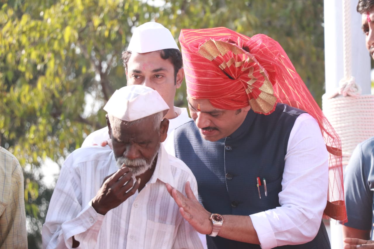 ‘धनंजय मुंडेंच्या रूपाने नगद नारायण पावला’, पालकमंत्री म्हणून पहिलीच सही त्या अंधांच्या मदतीसाठी! ‘धनंजय मुंडेंच्या रूपाने नगद नारायण पावला’, पालकमंत्री म्हणून पहिलीच सही त्या अंधांच्या मदतीसाठी!