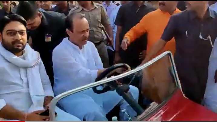 चार चाकी चालवताना ‘तीन चाकी’वर अजित पवार म्हणाले, सोनिया गांधी, उद्धव ठाकरे आणि साहेब एकत्र, आम्ही विश्वजीतकडे ! VIDEO चार चाकी चालवताना ‘तीन चाकी’वर अजित पवार म्हणाले, सोनिया गांधी, उद्धव ठाकरे आणि साहेब एकत्र, आम्ही विश्वजीतकडे ! VIDEO