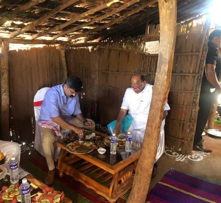 शरद पवारांचा ‘तो’ फोटो शेअर करत जितेंद्र आव्हाड झाले भावूक!