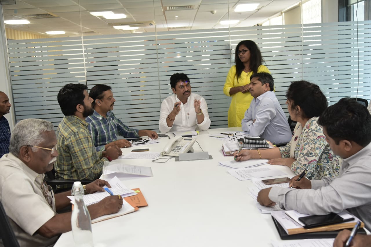 कर्णबधिरांसाठी मंत्रालयात स्वतंत्र माहिती कक्ष स्थापन करणार – धनंजय मुंडे कर्णबधिरांसाठी मंत्रालयात स्वतंत्र माहिती कक्ष स्थापन करणार – धनंजय मुंडे