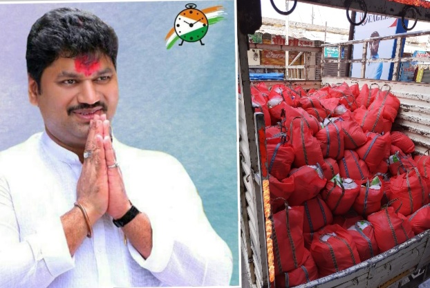 हातावर पोट असलेल्या गोरगरिबांना ‘नाथ प्रतिष्ठान’चा मदतीचा हात, परळीत 5 हजार गरजूंना किराणा सामानाचे वाटप ! हातावर पोट असलेल्या गोरगरिबांना ‘नाथ प्रतिष्ठान’चा मदतीचा हात, परळीत 5 हजार गरजूंना किराणा सामानाचे वाटप !