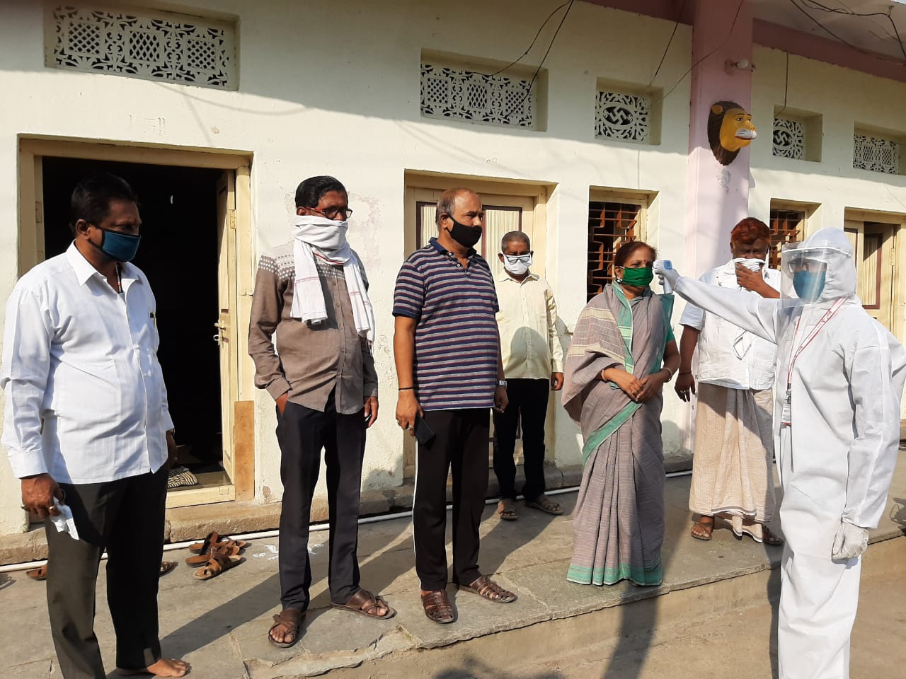 परळीतील थर्मल टेस्टिंगच्या तिसऱ्या दिवस अखेर एकूण ३६ हजारहून अधिक नागरिकांची तपासणी पूर्ण !