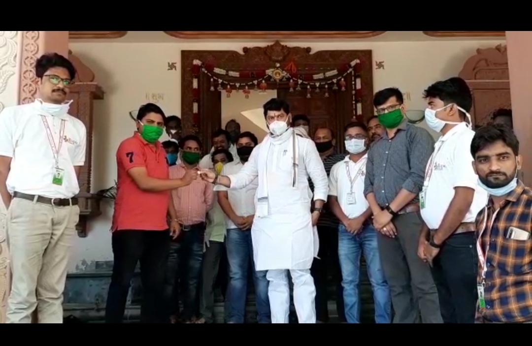 परळीत धनंजय मुंडेंच्या नाथ प्रतिष्ठान आणि वन रूपी क्लिनिकच्यावतीने ८ दिवसात १ लाख १४ हजार नागरिकांचे थर्मल टेस्टिंग पूर्ण !