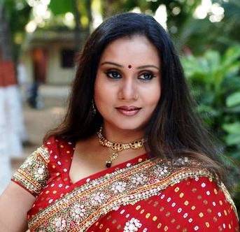 अभिनेत्री प्रिया बेर्डे राजकारणात, राष्ट्रवादीत करणार प्रवेश!