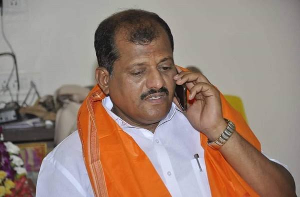 उद्धव ठाकरे यांच्या फोननंतर खासदार संजय जाधव यांनी राजीनाम्याबाबत घेतला ‘हा’ निर्णय !