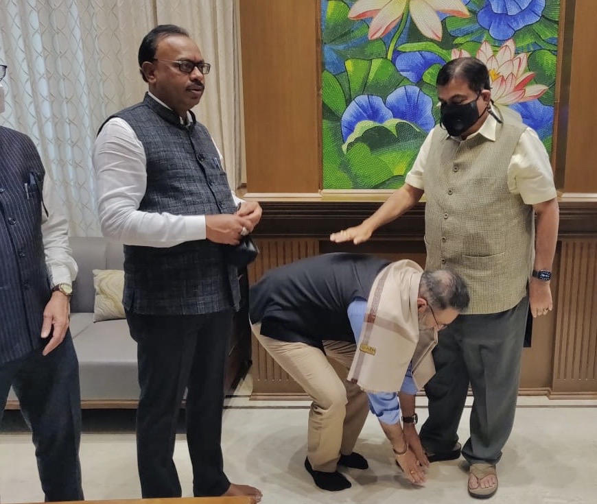 नागपूर विभाग पदवीधर मतदारसंघातून भाजपचे उमेदवार असलेल्या संदीप जोशींनी एकाच दगडात मारले दोन पक्षी, कसे ते पाहा?