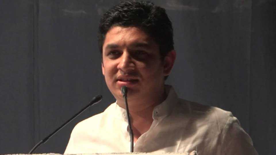 हर्षवर्धन पाटील यांना संधीसाधूपणा आला – सत्यजीत तांबे हर्षवर्धन पाटील यांना संधीसाधूपणा आला – सत्यजीत तांबे