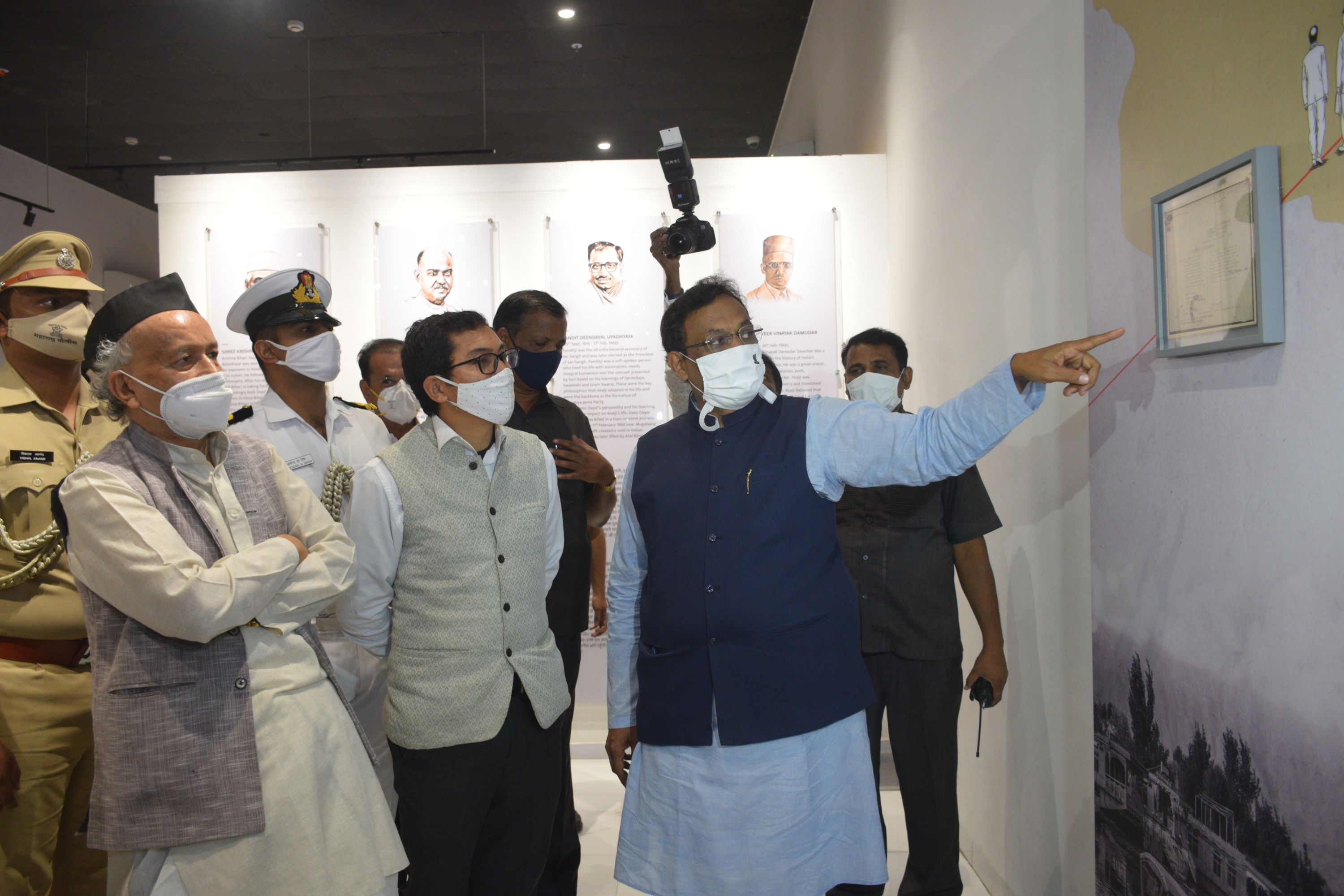 राज्यपालांची बोरीवली अटल स्मृती उद्यानाला भेट