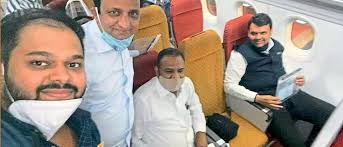 राष्ट्रवादीचे पदवीधर आमदार फडणवीसांसोबत