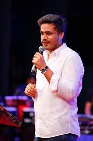 चुलताकडून स्वताचा टग्या, तर पुतण्याकडून गुंडांचा उल्लेख चुलताकडून स्वताचा टग्या, तर पुतण्याकडून गुंडांचा उल्लेख