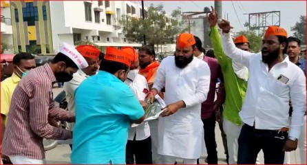 बाळासाहेब थोरातांच्या फोटोला जोडे मारो आंदोलन बाळासाहेब थोरातांच्या फोटोला जोडे मारो आंदोलन