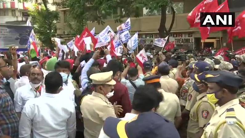 शेतकरी मोर्चा अडवल्याने झटापट