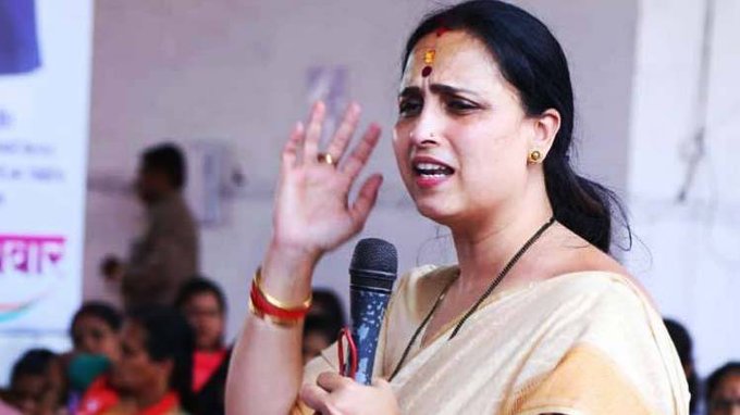 पुणे पोलिसांकडून हा तपास काढून घ्या – चित्रा वाघ